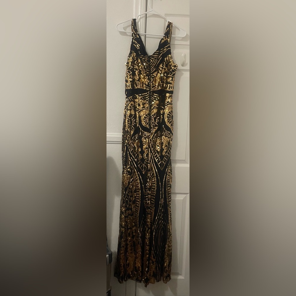 Elegant Black and Gold Maxi Dress
